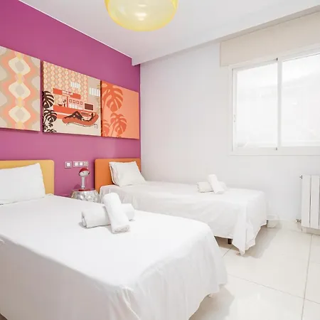 Marbella Home Rentals - Edificio Tembo, Puerto Banus, 2Br, Parking & Pool * Marbella