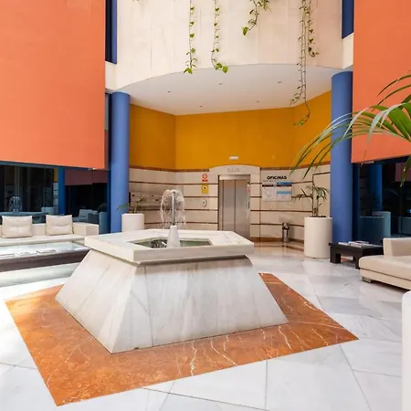 - Edificio Tembo, Puerto Banus, 2br, Parking & Pool Marbella