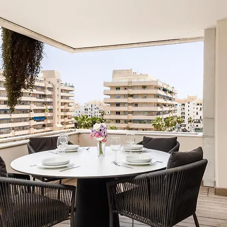 Marbella Home Rentals - Edificio Tembo, Puerto Banus, 2Br, Parking & Pool Daire Marbella
