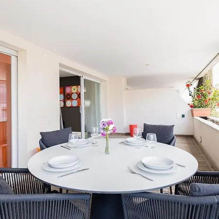 Puerto Banús, Edificio Tembo, 2 bedroom apartment, parking&pool *