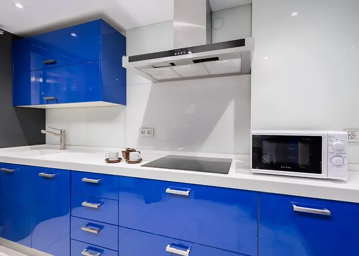 - Edificio Tembo, Puerto Banus, 2br, Parking & Pool Marbella