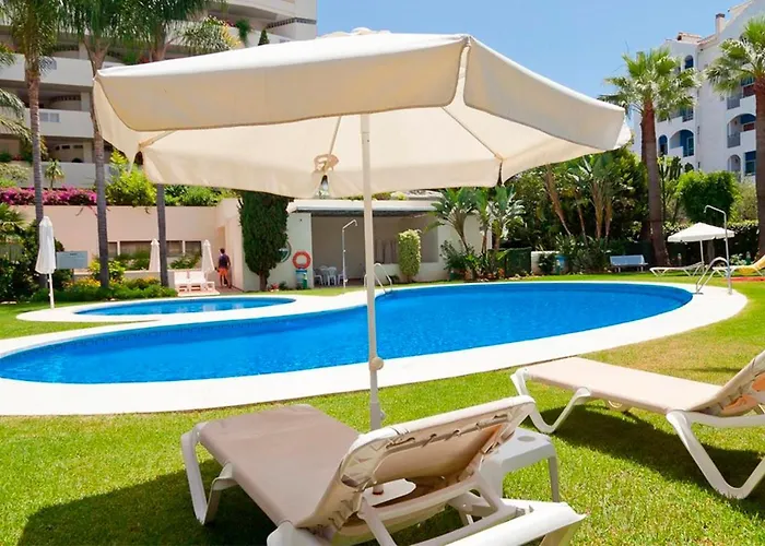 - Edificio Tembo, Puerto Banus, 2br, Parking & Pool Marbella