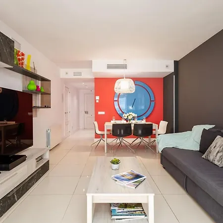 Marbella Home Rentals - Edificio Tembo, Puerto Banus, 2Br, Parking & Pool Apartamento *