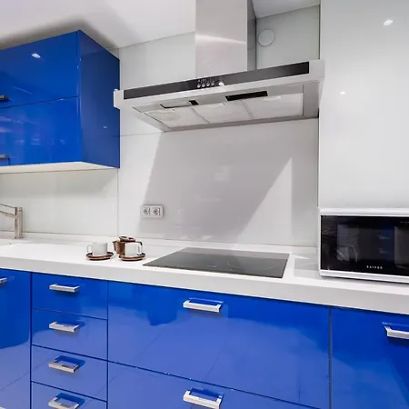 Marbella Home Rentals - Edificio Tembo, Puerto Banus, 2Br, Parking & Pool Marbella