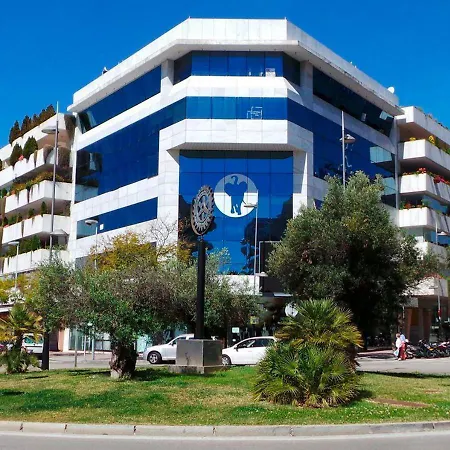 Marbella Home Rentals - Edificio Tembo, Puerto Banus, 2Br, Parking & Pool *