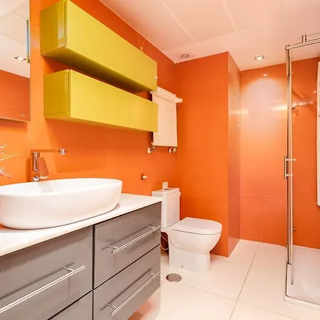 Marbella Home Rentals - Edificio Tembo, Puerto Banus, 2Br, Parking & Pool